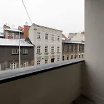 Διαμέρισμα Stojalowskiego 18 *