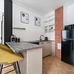 Stojalowskiego 18